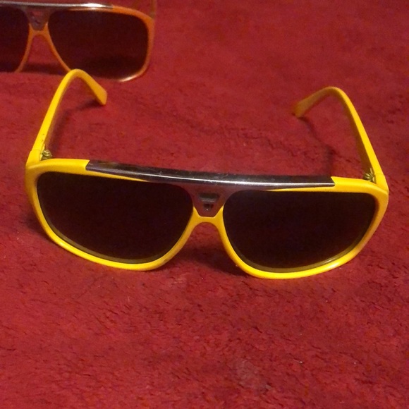 Sunglasses Set - Picture 4 of 4